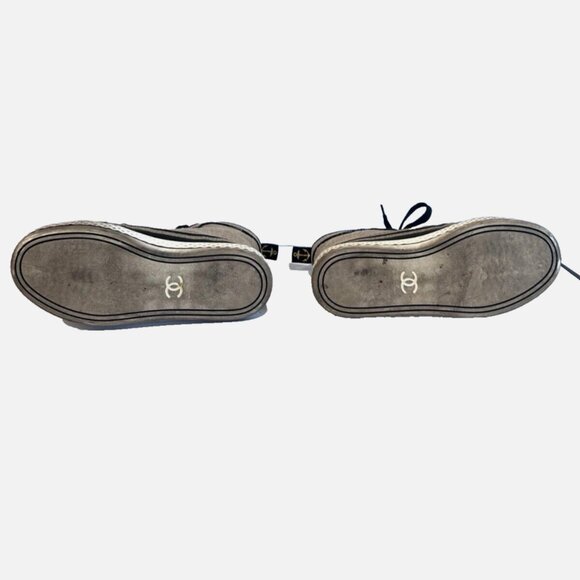 Chanel 2019 Interlocking CC Logo Sneakers - Picture 5 of 8